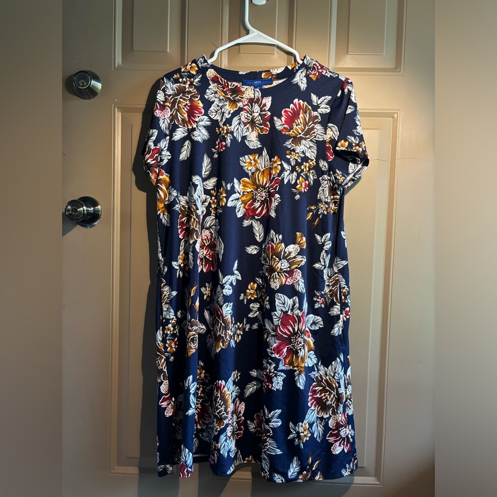 Flowy dress from Apt 9. Like new.